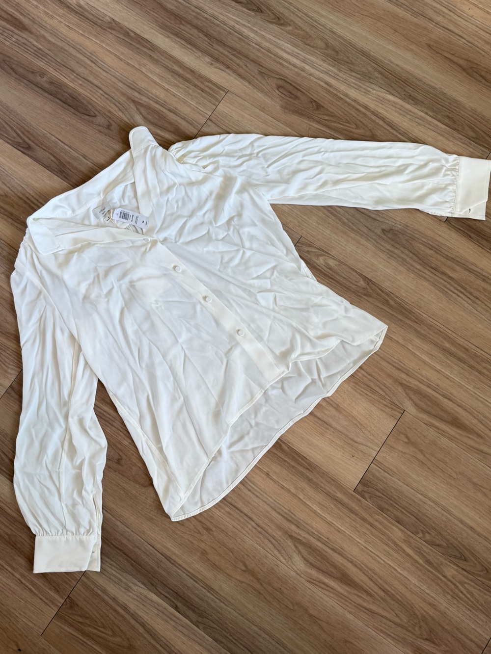 Aritzia Wilfred Cream Button-Front Long Sleeve Sleep Top